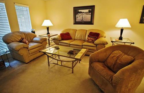 Cloisters Apartment | Phoenix Abode with Pool Access Walk to Fashion Park