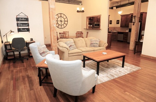 Brazos Apartment | Phoenix Flat 1 - 2 blks from Magnolia and Downtown