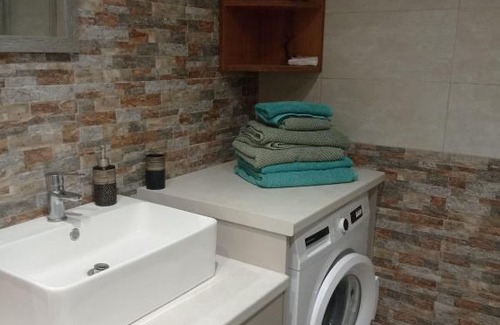 Antimachia Apartment | Phoenix Holiday Home - 10 mins from Airport & Beach