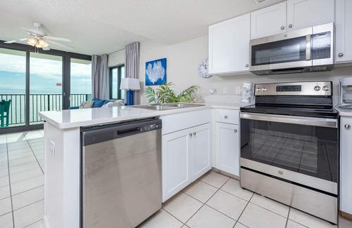 Gulf Shores Condo | Phoenix Hotels ~ GULF FRONT Hotel Suite! Full Kitchen - Bunks