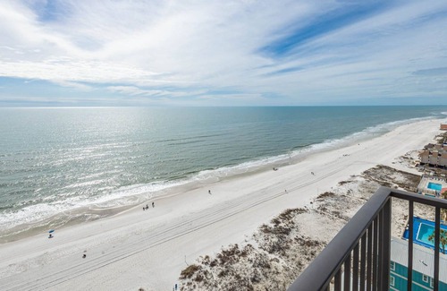 Gulf Shores Condo | Phoenix Hotels ~ GULF FRONT Hotel Suite! Full Kitchen - Bunks