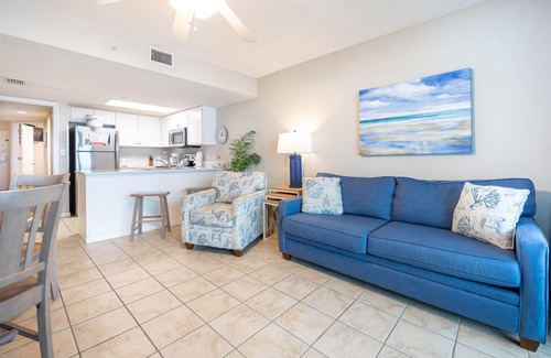 Gulf Shores Condo | Phoenix Hotels on the BEACH! FREE Wifi - Full Kitchen ~ Bunks!