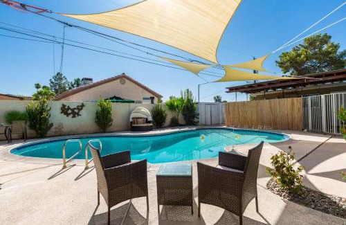 Rancho Oakey House | PHOENIX HOUSE GREAT FOR GROUPS!