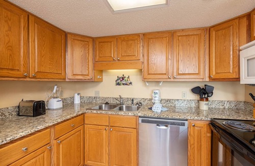 Orange Beach Condo | Phoenix III ~ Popular 5th Floor Condo ~ One Bedroom ~ BEACH FRONT!