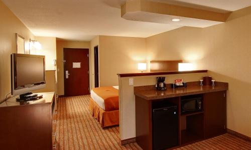 Albany Hotel | Phoenix Inn Suites Albany