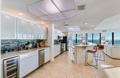 Orange Beach East Condo | Phoenix IX 1101 | Wrap-Around Balcony | Gulf Front