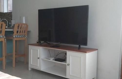 Langenhoven Park Apartment | Phoenix, Langenhovenpark, Bfn near Inibos parkrun.