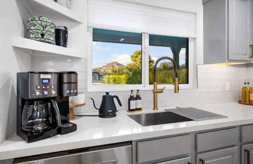 Suncrest Estates House | Phoenix Prime Walkable Location, 3/2 Home w/Pool+ Hot Tub