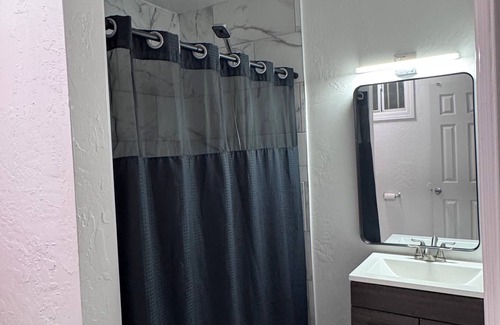 Maryvale Apartment | Phoenix Red Room for Couples