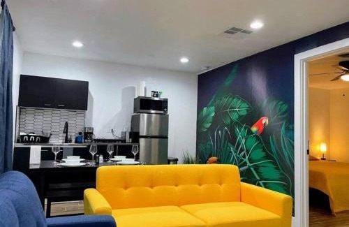 Downtown Phoenix House | Phoenix Retreat - 1 Bedroom King Suite with 2 Smart TVs - 10 min from Airp - Unit B
