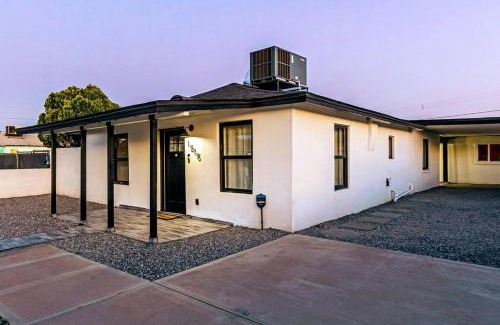 Downtown Phoenix House | Phoenix Retreat - 2 Bedroom Home with King-Size Bed - 3 Smart TVs - 10 min from Airp - Unit A