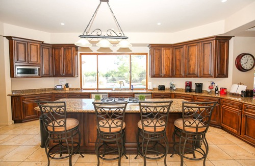 Casebolt And Germaine Estates House | Phoenix Scottsdale Golf House. NEW! Private Pickle Ball court. Great location.