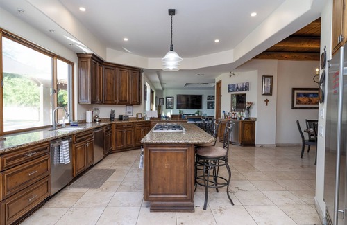 Casebolt And Germaine Estates House | Phoenix Scottsdale Golf House. NEW! Private Pickle Ball court. Great location.