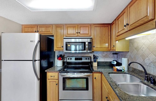 Orange Beach Condo | Phoenix V 1015 ~ Indoor/Outdoor Pools, Hot Tub, Splash Pad Waterpark & $400 FREE Activities Daily