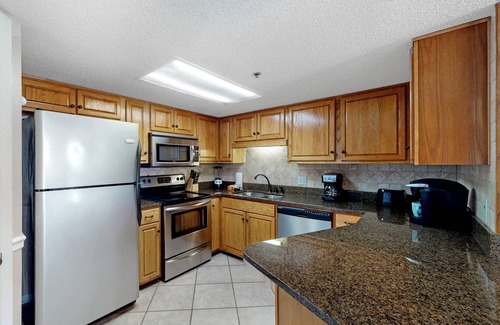 Orange Beach Condo | Phoenix V 1015 ~ Indoor/Outdoor Pools, Hot Tub, Splash Pad Waterpark & $400 FREE Activities Daily