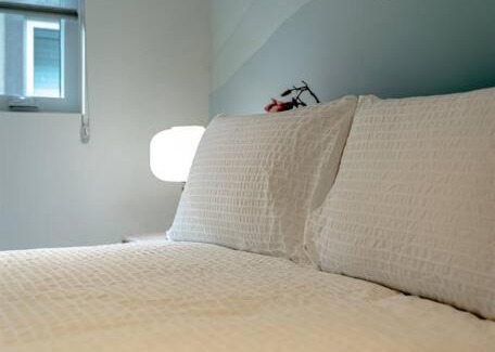 Leamington House | PhoNest Lake House... Simple Serenity
