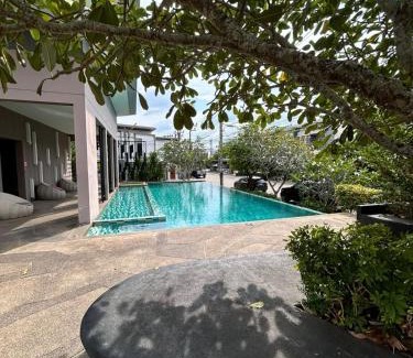 Ko Kaeo House | Phuket House House with excellent location and excellent views Sleeping area Отличный Дом, Комната со всеми удобствами