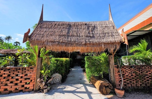 Cherngtalay Hotel | Phuket Numnoi