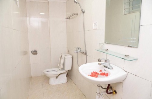 Quan Hoa Hotel | Phuong Dong Hotel Cau Giay -by BayLuxury