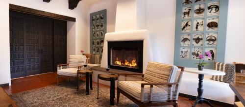 Downtown Santa Fe Hotel | Piñon Court by La Fonda