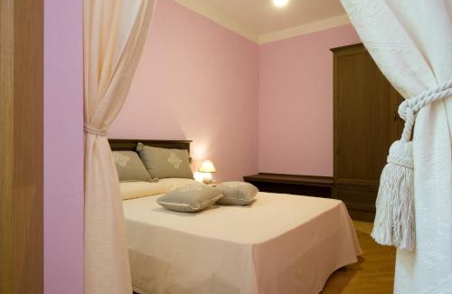 Santa Caterina House | Piazza Azuni 18 Guest House