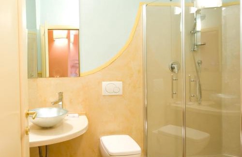Santa Caterina House | Piazza Azuni 18 Guest House