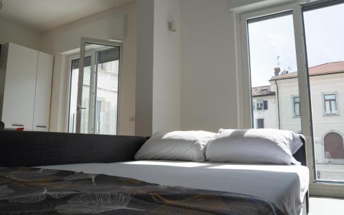 Lecco Apartment | [Piazza XX settembre] - feel the centre