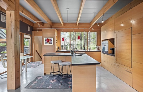 East Kootenay House | Picabo Peaks, the Pinnacle of Luxurious Mountain Getaway