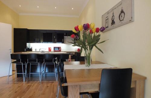New Town Apartment | Picardy Place Apartment
