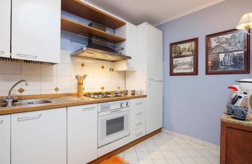Rione V Ponte Apartment | Picasso luxury and modernity in 120 square meters with fine and antique furniture