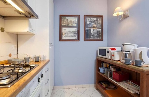 Rione V Ponte Apartment | Picasso luxury and modernity in 120 square meters with fine and antique furniture
