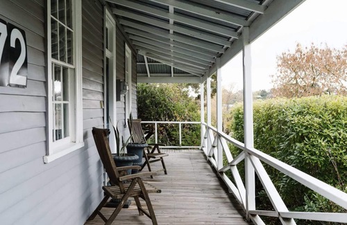 Daylesford House | Piccadilly House Daylesford ~ Walk to main street!