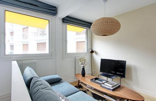 Grenelle Apartment | Pick A Flat's Apartment in Eiffel Tower- Boulevard de Grenelle