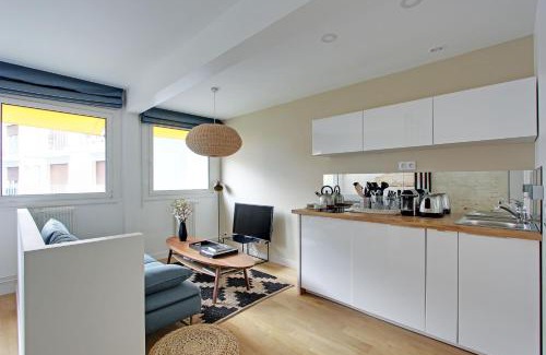 Grenelle Apartment | Pick A Flat's Apartment in Eiffel Tower- Boulevard de Grenelle