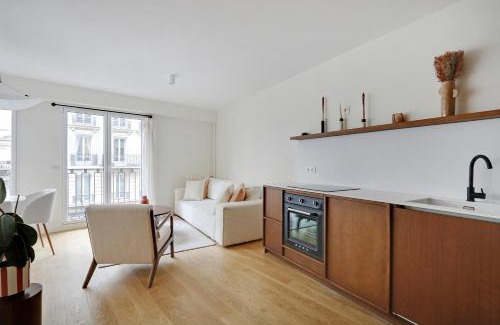 Quartier de l'Ecole-Militaire Apartment | Pick A Flat's Apartment in Saint-Germain - Rue de Sèvres