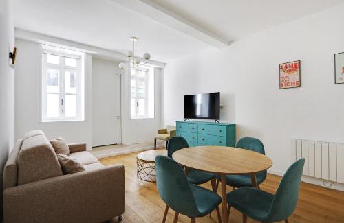 Quartier de l'Ecole-Militaire Apartment | Pick A Flat's Apartment in Saint Germain - Rue Vaneau