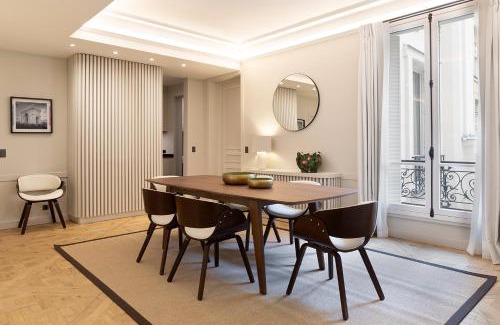 Saint-Thomas-d'Aquin Apartment | Pick A Flat's Apartment in Saint-Germain, Bon Marché - Rue de Babylone