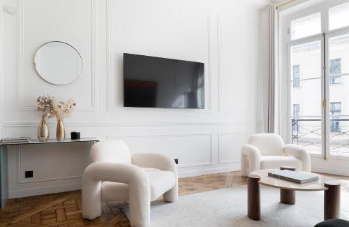 Paris City Center Apartment | Pick A Flat's Apartment in Louvre - Croix des Petits Champs