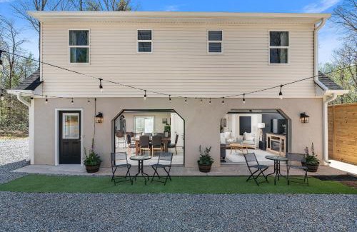 Nellysford House | Pickleball - 2 Master Suites - Fire Pit - Game Rm