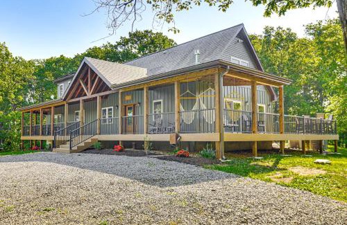 Potts Grove House | Pickleball Court and Fire Pit Milton Cabin!