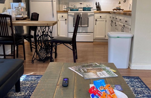 Roanoke House | Pickleball MountainBike Hike Fish /HotTub! 2 Bdrm 2 Bth Close to Downtown