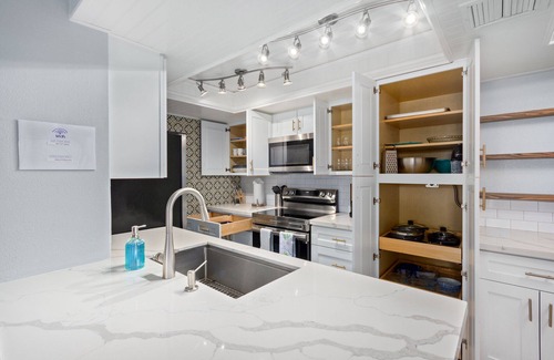 North Mountain Condo | Pickleball, Pools, Internet, Free Parking Paradisen