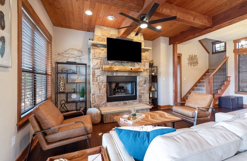 Leander House | Pickleball & Resort Style Pool - Lake Travis Hill Country Luxury Cabin @ Hollows