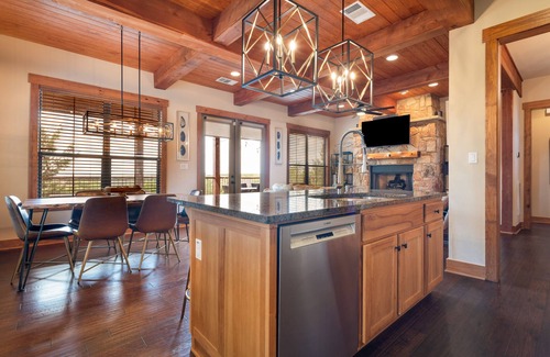 Leander House | Pickleball & Resort Style Pool - Lake Travis Hill Country Luxury Cabin @ Hollows