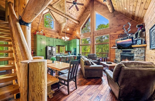 Gatlinburg - Pigeon Forge Cabin | Pickleball Retreat - Hot Tub, Game Room, Wi-Fi, Fire Pit, Pool - Easy Roads!