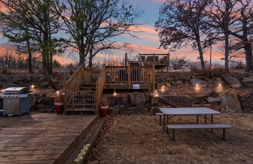 Cleveland House | Pickleball Skyline Paradise | Keystone Lake | 3.5 Acre Oasis
