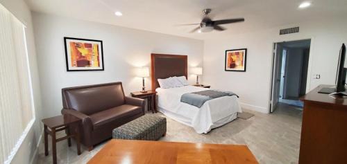 South Scottsdale House | Pickleball, Tennis, Pool Spa, Bike Trail, Private
