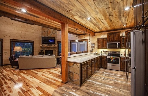 Broken Bow Cabin | Pickleberry Ridge Luxury Spa Retreat, Steam Room, 2 Masters, Elegant, Hot Tub