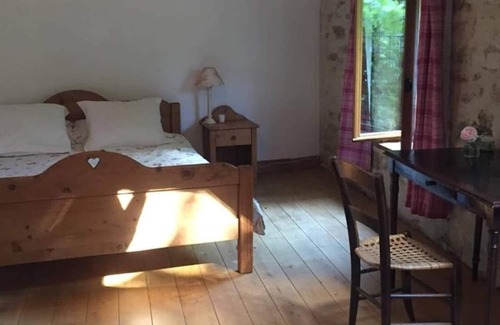 Hauteroche Cottage | Pickwicks Cottage in the heart of Burgundy