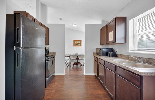 Westside House | ~Picnic Paradise Sleeps 8 Grill & More!~
